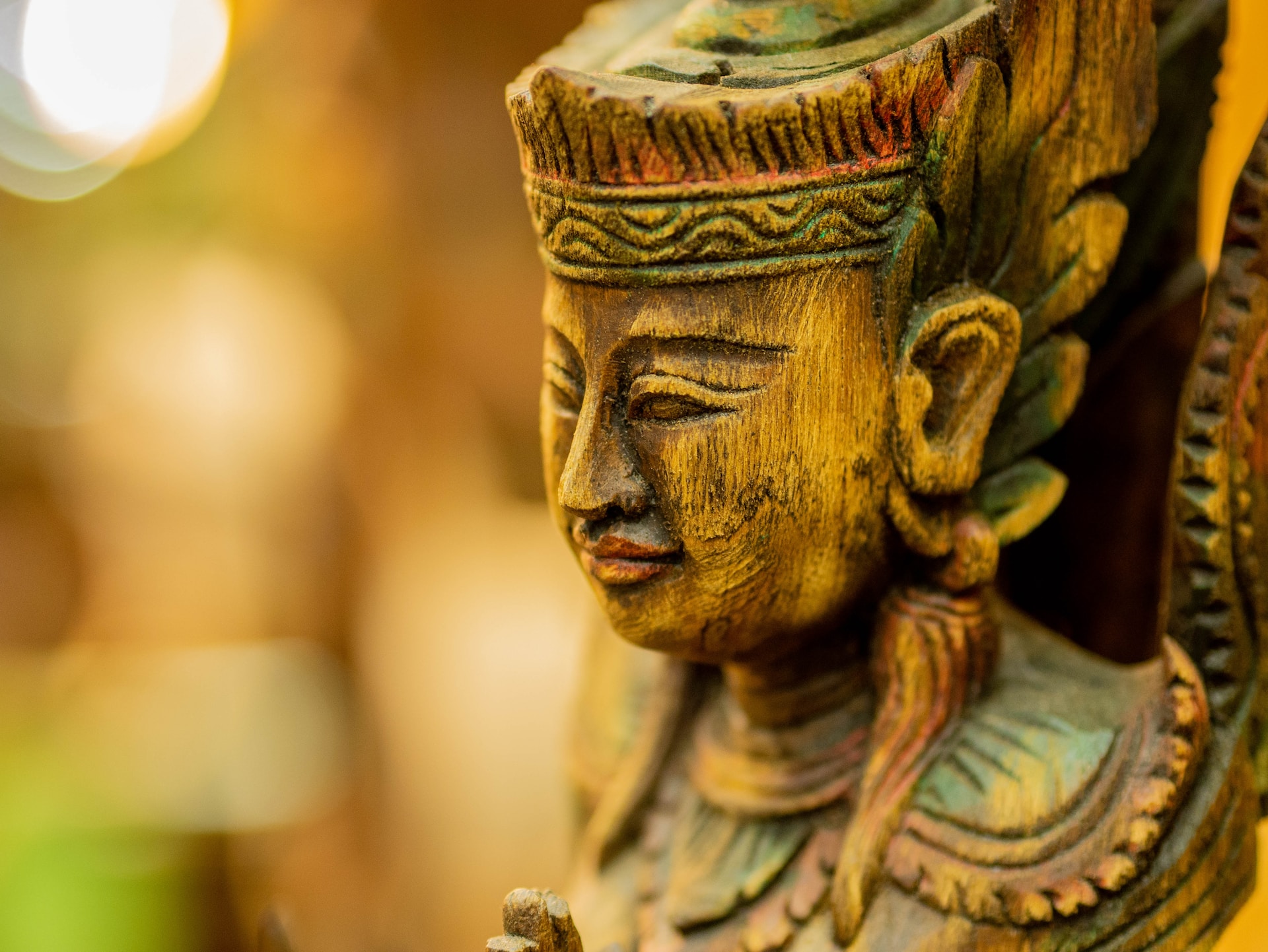 brown carved deity statue in selective focus photography