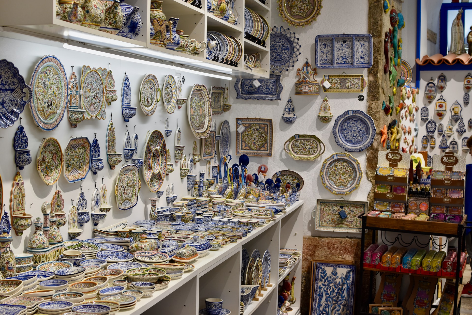 a room filled with lots of blue and white plates