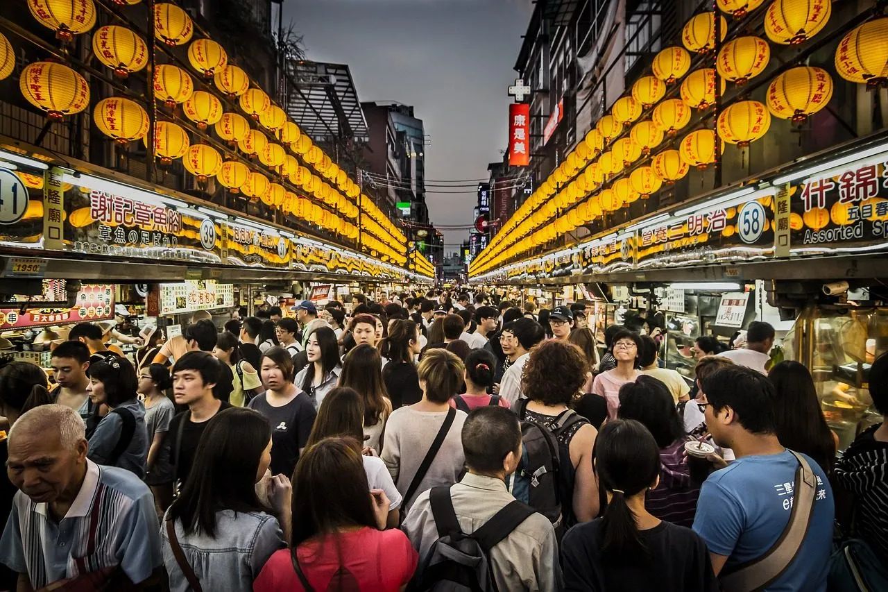 night market, crowd, seafood