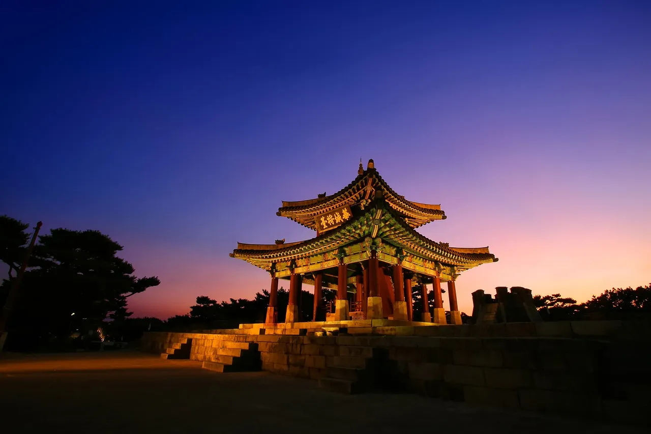 suwon, standing up, suwon hwaseong fortress