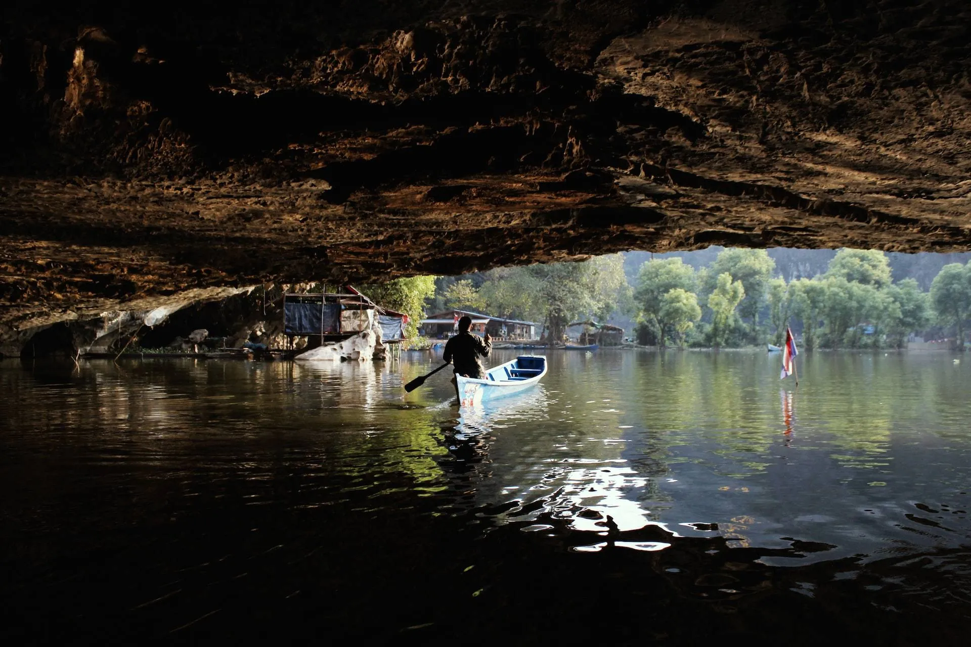 man boating outdoor during daytime