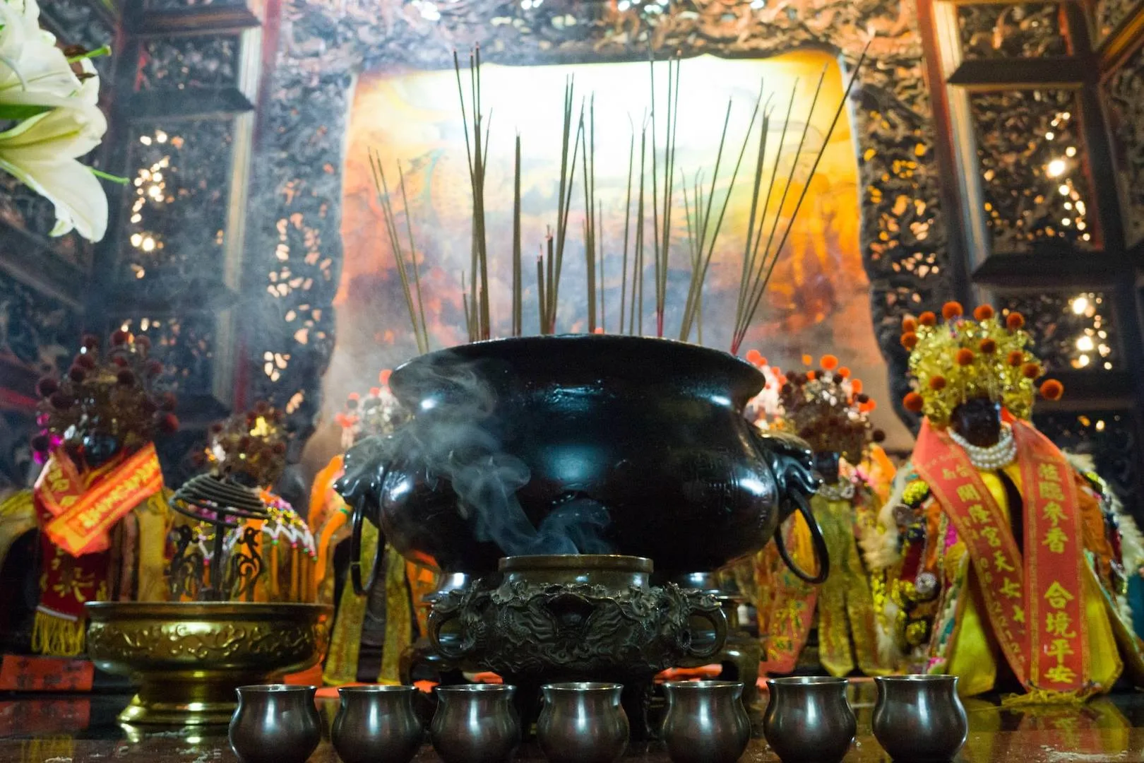 black cooking pot near flowers